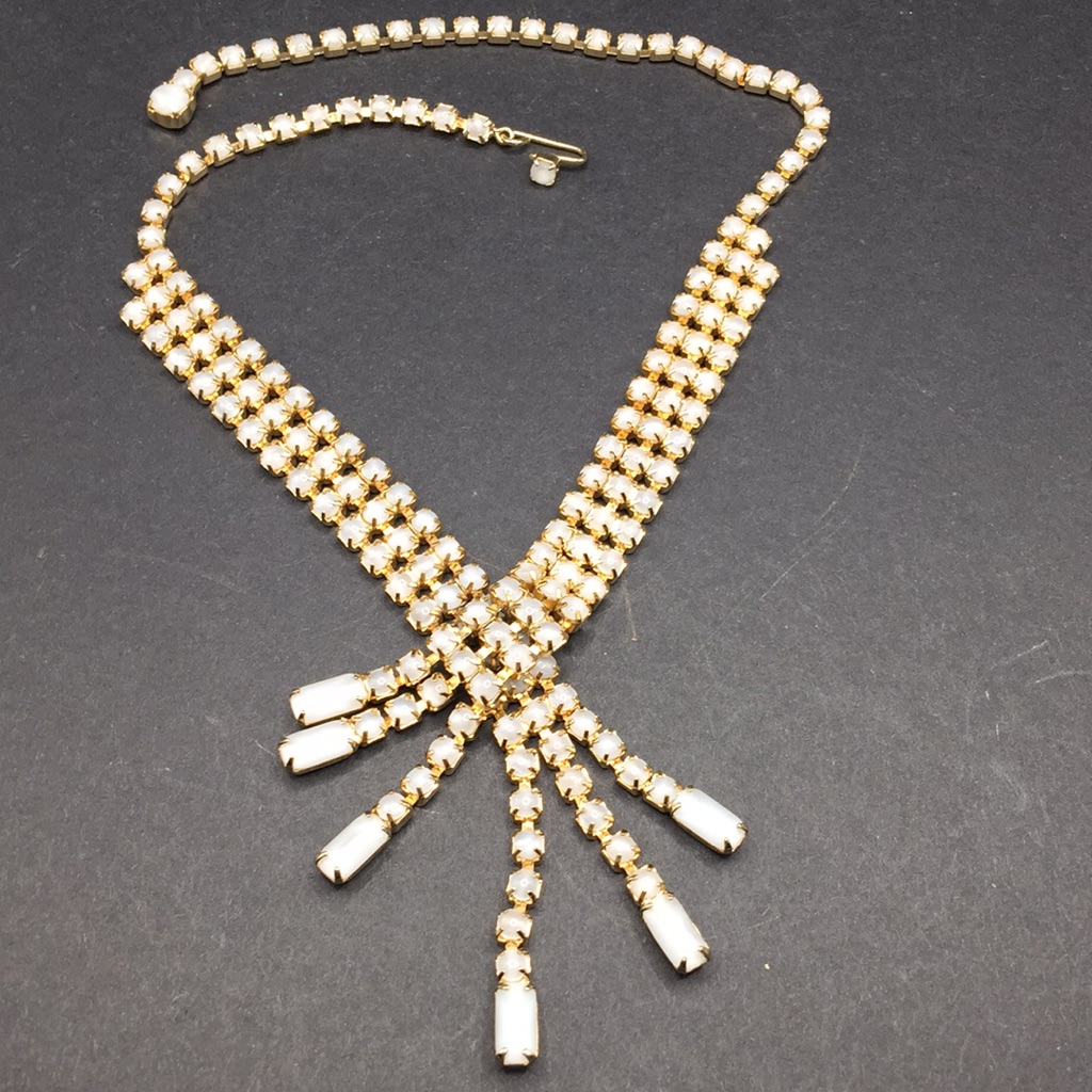 Vintage Alice Caviness Milk Glass Necklace